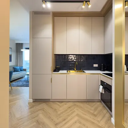 Urban Global Skyline, 25th Floor No 05, Free Garage, Self Check-in, No Deposit Katowice