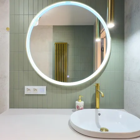 Urban Global Skyline, 25th Floor No 05, Free Garage, Self Check-in, No Deposit *