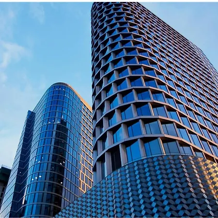 Urban Global Skyline, 25th Floor No 05, Free Garage, Self Check-in, No Deposit Apartament