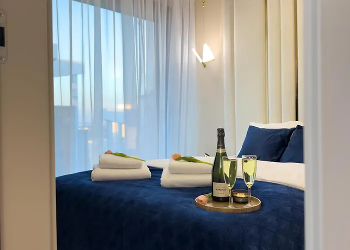 Urban Global Skyline, 25th Floor No 05, Free Garage, Self Check-in, No Deposit Apartament