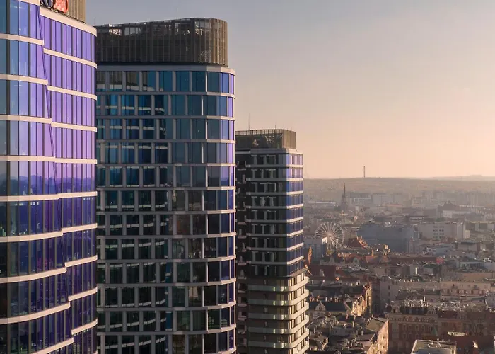 Urban Global Skyline, 25th Floor No 05, Free Garage, Self Check-in, No Deposit Apartament *