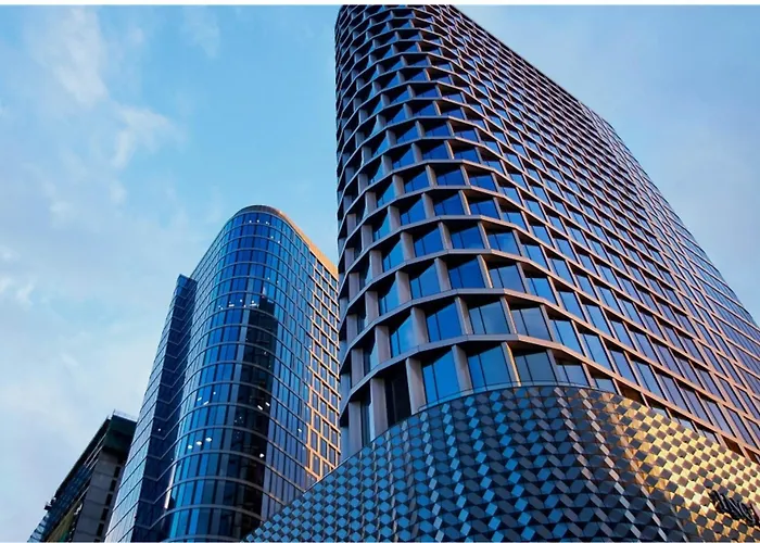 Urban Global Skyline, 25th Floor No 05, Free Garage, Self Check-in, No Deposit Apartament